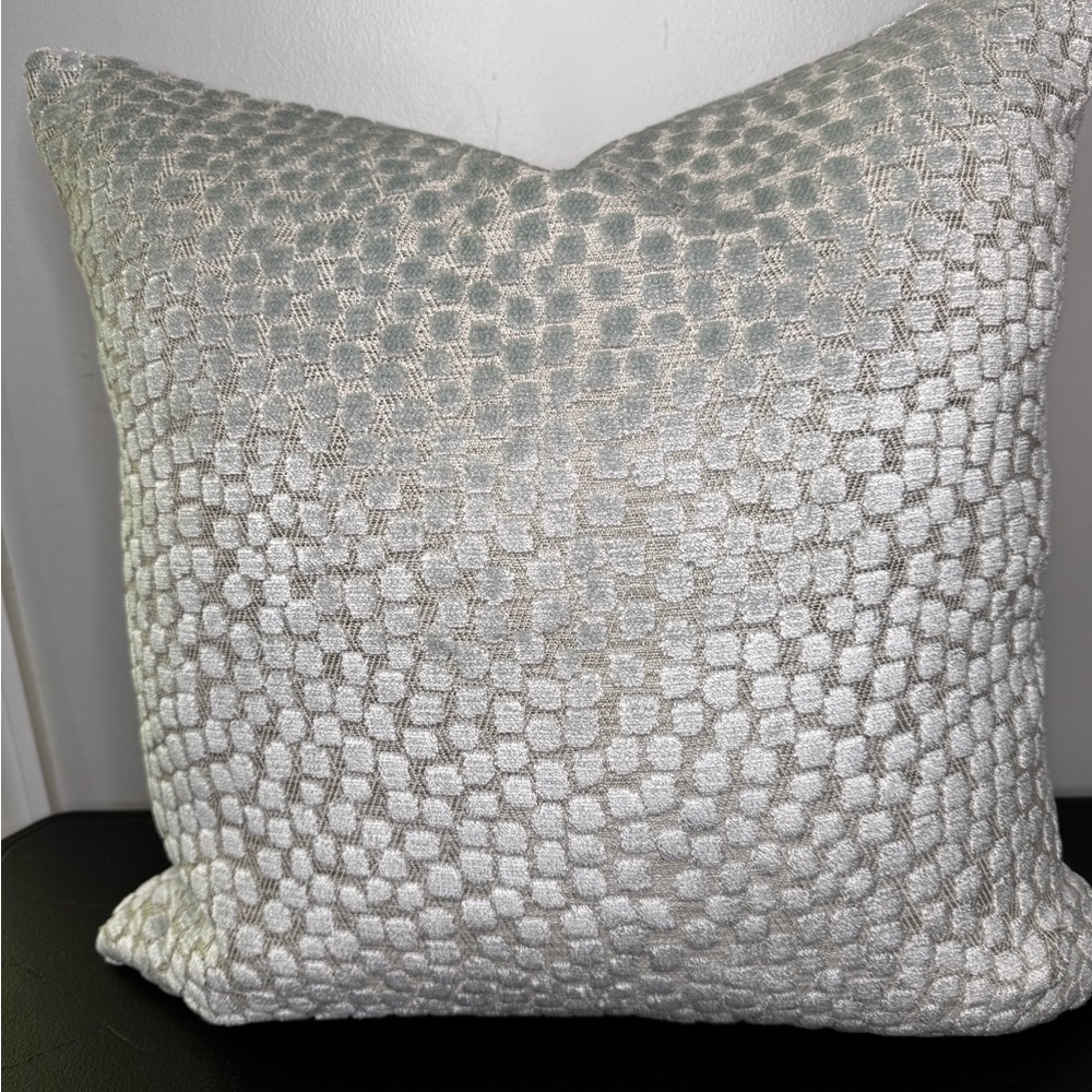 2 KRAVET FLURRIES SEASPRAY VELVET